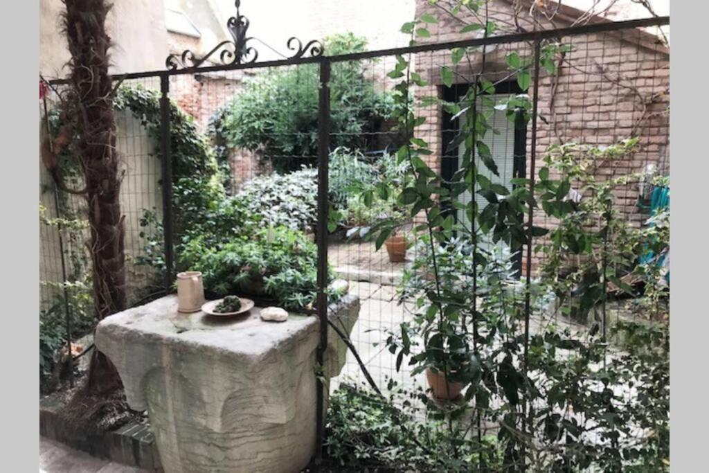Appartamento Tipico Con Corte Privata Venecia Exterior foto